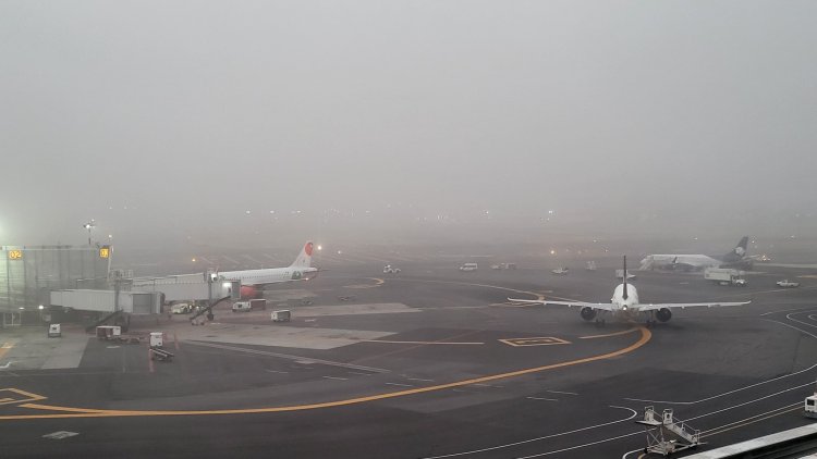 Suspenden vuelos en AICM por banco de niebla