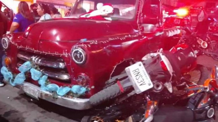 Camioneta embiste a asistentes a desfile navideño en Veracruz
