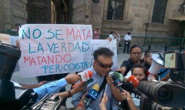 Procesan a policías por agresión a periodista en Jalisco
