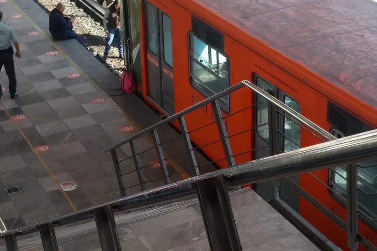 Desalojan Metro Plaza Aragón por intento de suicidio