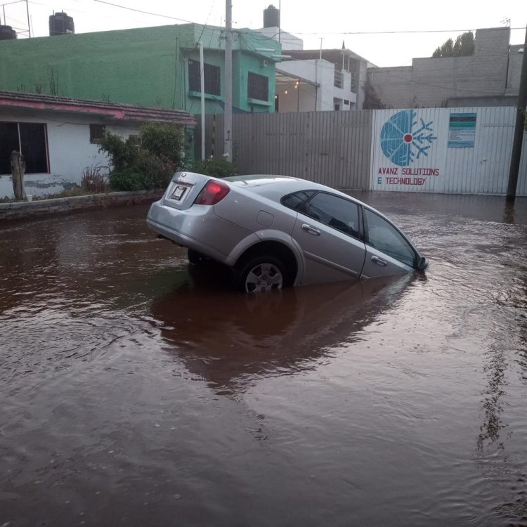 Se inunda Ecatepec por fuga en Cutzamala