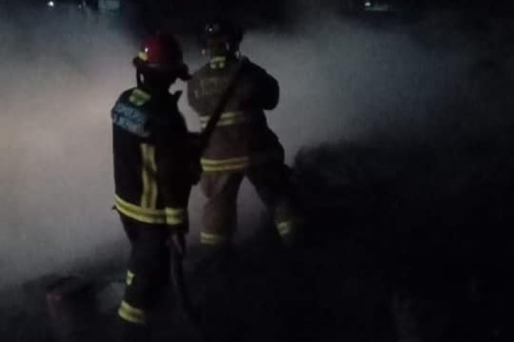 Sofocan incendio en unidad habitacional de Tlalnepantla