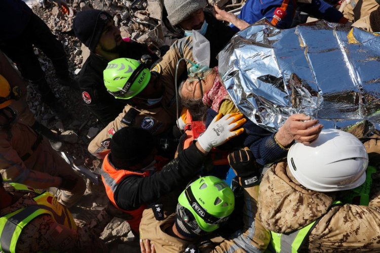 Abuelita es rescatada a una semana del terremoto en Turquía