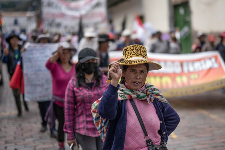Especial: Protestas en Perú continúan en demanda de un cambio estructural en la política