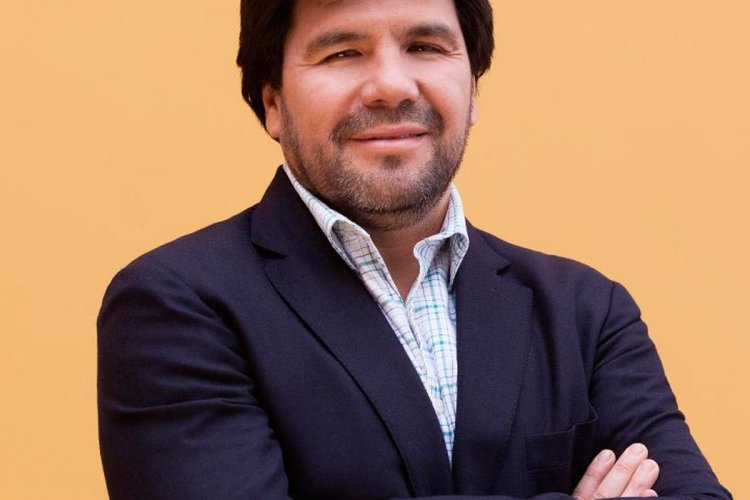 Dina Boluarte podría gobernar Perú legalmente hasta 2026: periodista Carlos Paredes