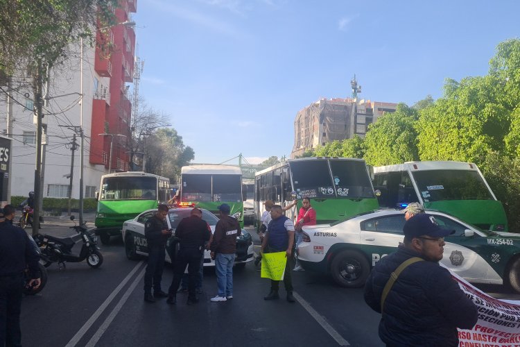Conductores de transporte público realizan manifestación en CDMX
