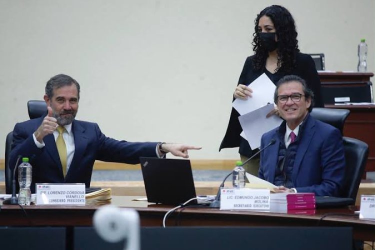 Morena de malas por restitución de Edmundo Jacobo en INE; oposición celebra