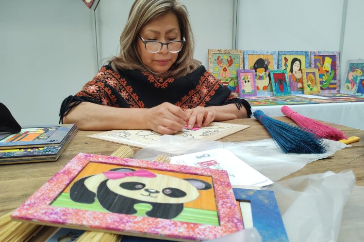 Elaboran manos mexiquenses artesanías con popotillo
