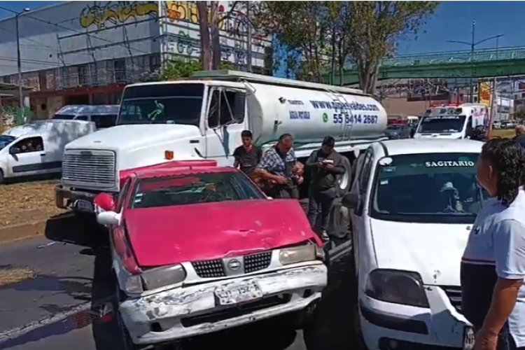 Choque en Ecatepec deja una mujer herida