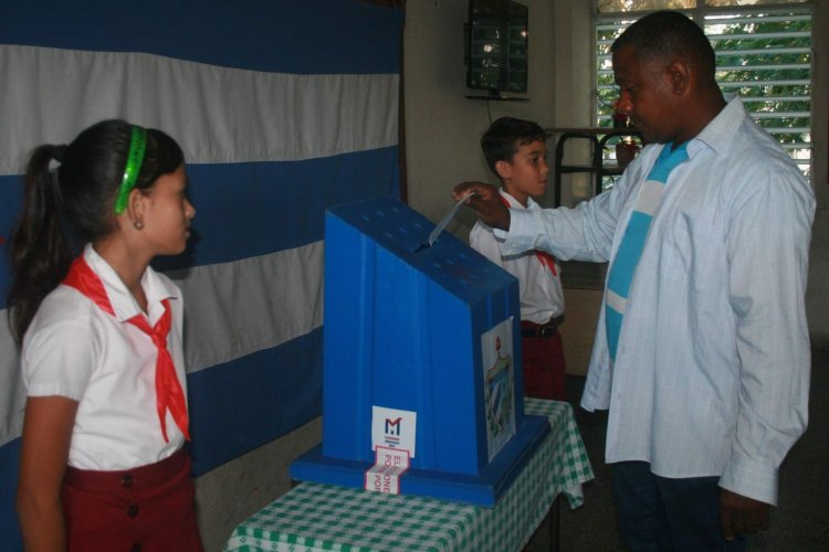 Cuba elige a los diputados de la Asamblea Nacional del Poder Popular con buena participación electoral