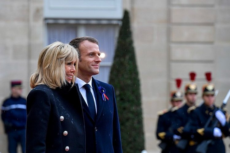 El presidente de Francia, Emmanuel Macron, prepara viaje a China; París sigue en llamas