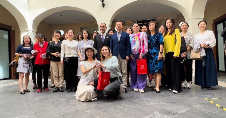 Embajador de China ‘Metepequea’ en busca de autores del Árbol de la Vida