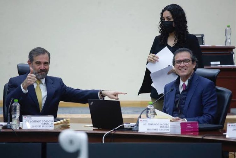 Morena de malas por restitución de Edmundo Jacobo en INE; oposición celebra