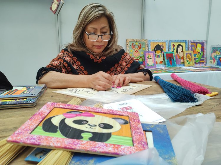 Elaboran manos mexiquenses artesanías con popotillo