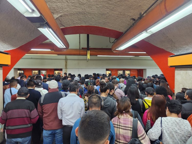 Nuevamente colapso en líneas del Metro de la CDMX