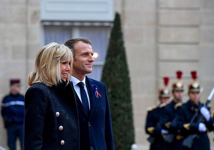 El presidente de Francia, Emmanuel Macron, prepara viaje a China; París sigue en llamas