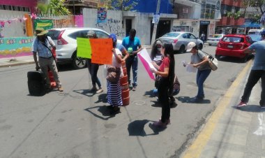 Con protesta, trabajadores del IEEJAG exigen regularización de pagos