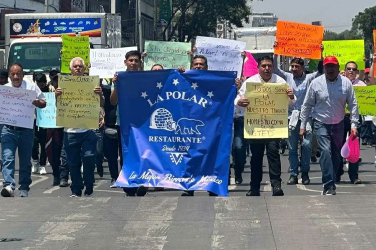 Trabajadores de “la Polar” protestan; piden reapertura del restaurant