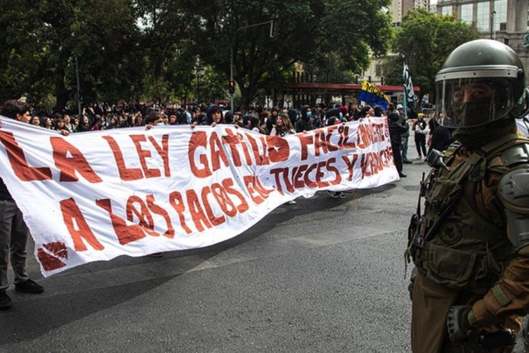 Estudiantes en Chile protestan contra nueva ley de seguridad
