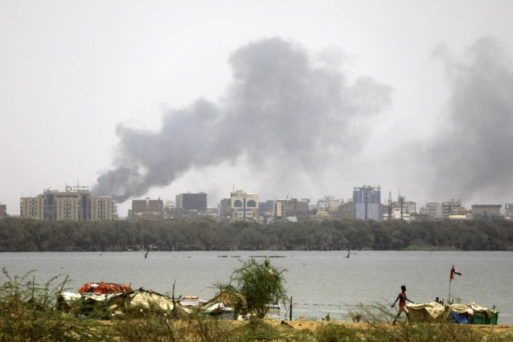Al menos 97 muertos en Sudán; continúan combates