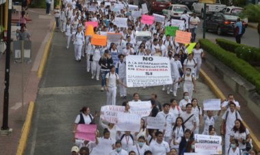 Trabajadores del sector salud se manifiestan, exigen a la 4T mejores salarios y reconocer su profesión