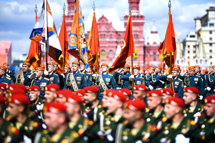 Rusia muestra al mundo valor y respeto en emblemático desfile del Día de la Victoria