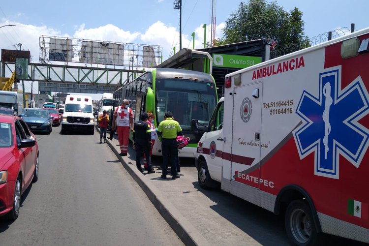 Pipa impacta unidad de Mexibús en Ecatepec; hay 14 lesionados