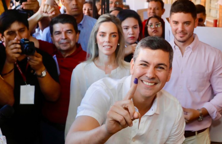 Retiene el oficialismo la presidencia de Paraguay; gana Santiago Peña