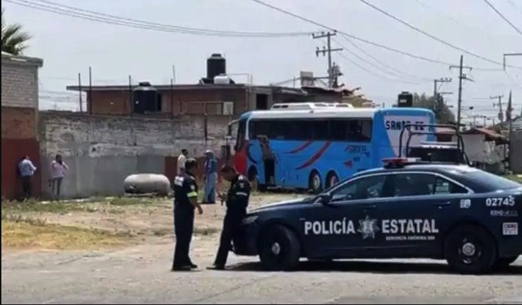 Encuentran a mujer muerta dentro de un autobús en Toluca