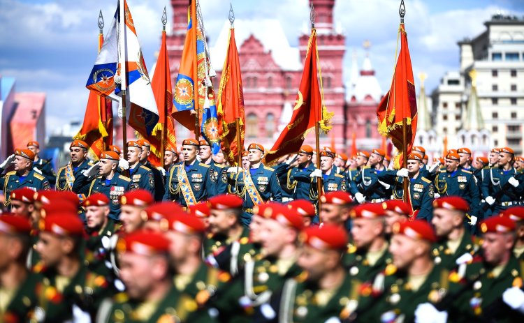 Rusia muestra al mundo valor y respeto en emblemático desfile del Día de la Victoria