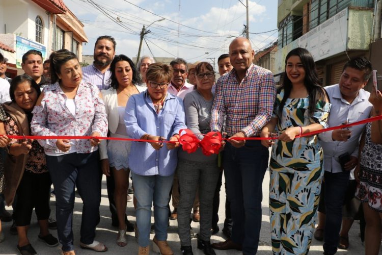 Inauguran pavimentaciones en La Paz, Estado de México