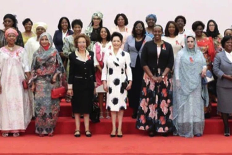 Peng Liyuan aboga por la cooperación China-África para promover el desarrollo integral de la mujer