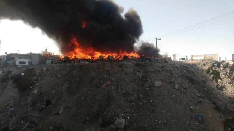 Se incendia depósito de reciclaje en Ecatepec; no se registraron heridos