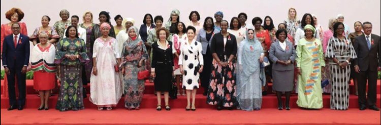 Peng Liyuan aboga por la cooperación China-África para promover el desarrollo integral de la mujer