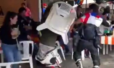 Video: Registran pelea a “sillazos” de motociclistas en Huitzilac, Morelos
