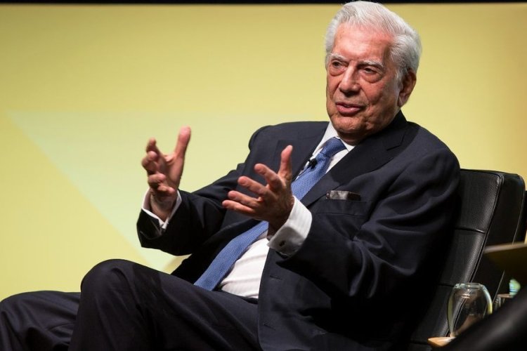 Hospitalizan a Mario Vargas Llosa tras contraer Covid-19 nuevamente