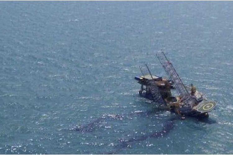 Denuncian a Pemex por megaderrame de petróleo en el Golfo de México