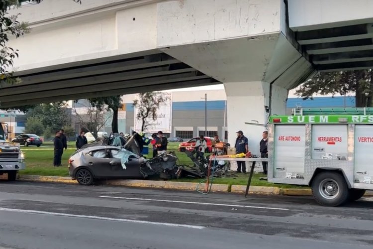 Hombre muere al chocar su coche en Toluca, Estado de México