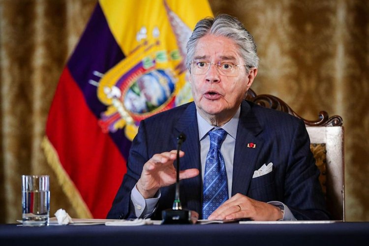 Presidente de Ecuador sella acuerdo militar con EEUU