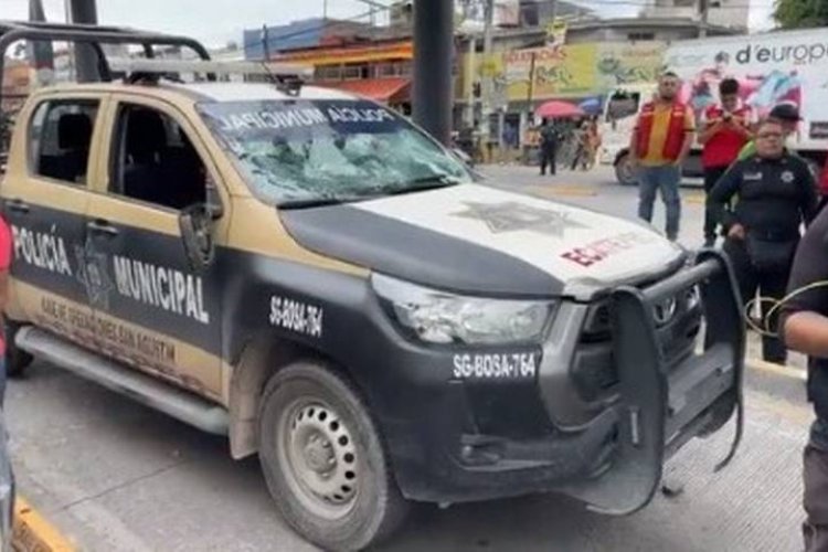 Patrulla de Ecatepec arrolla a una mujer en la Vía Morelos