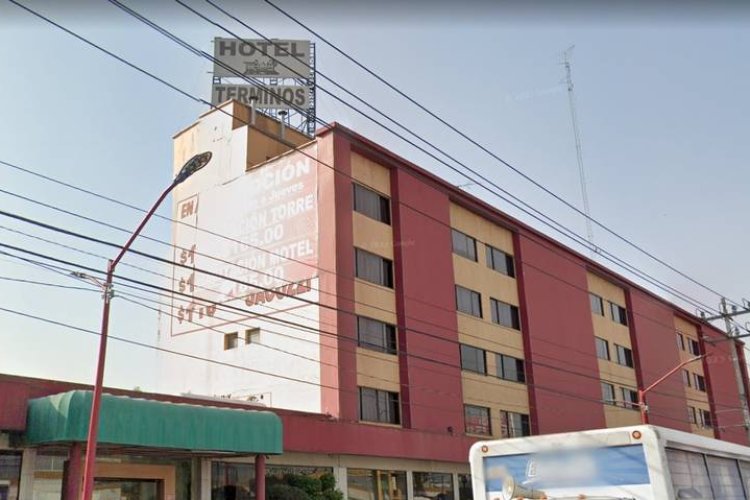 Encuentran a mujer muerta en hotel de la carretera México-Texcoco