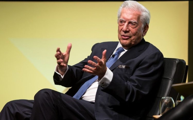 Hospitalizan a Mario Vargas Llosa tras contraer Covid-19 nuevamente