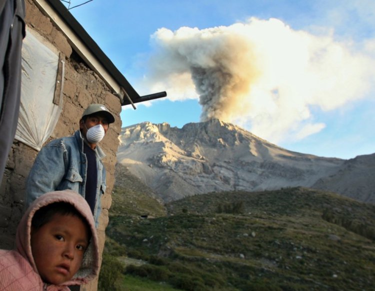 Declaran estado de emergencia en Perú por erupción del volcán Ubinas
