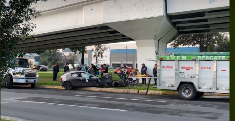 Hombre muere al chocar su coche en Toluca, Estado de México