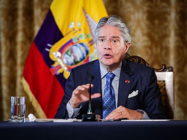 Presidente de Ecuador sella acuerdo militar con EEUU
