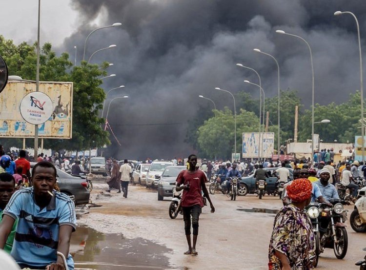 Golpistas en Níger advierten sobre intervención militar de Francia