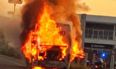 Reportan camión incendiado donde viajaban niños futbolistas
