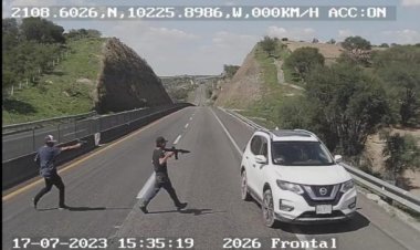 Hombres armados despojan de su camioneta a una pareja en autopista de Los Altos de Jalisco