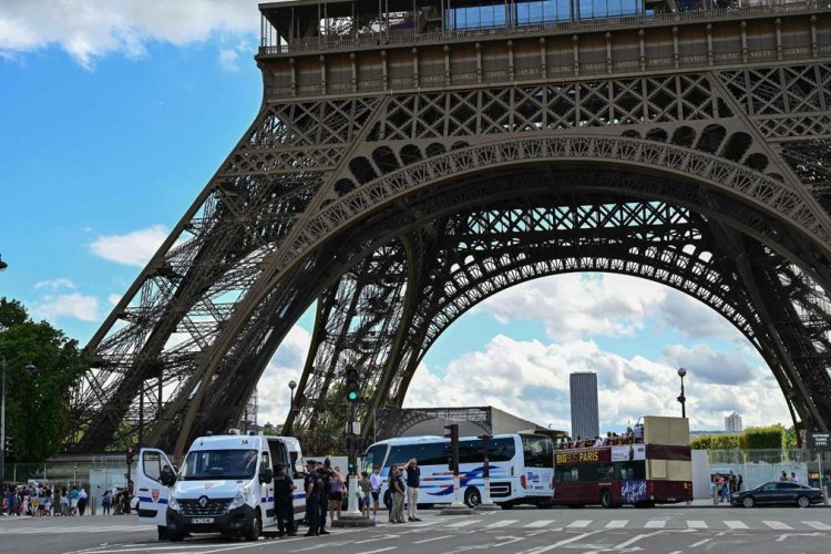 Evacuaron Torre Eiffel por aviso de Bomba