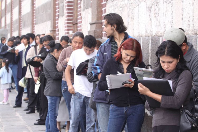 Falta de empleo y vivienda, los retos de jóvenes en México en el Día de la Juventud